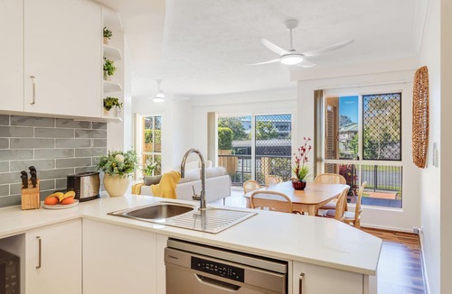 Redcliffe Apartment | "Parkside Villa on the Creek"