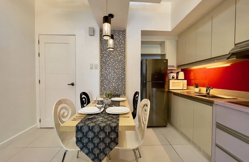 Legazpi Village Condo | Parkview Spacious 1BR w/Balcony near Greenbelt Mall Makati City