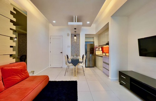 Legazpi Village Condo | Parkview Spacious 1BR w/Balcony near Greenbelt Mall Makati City