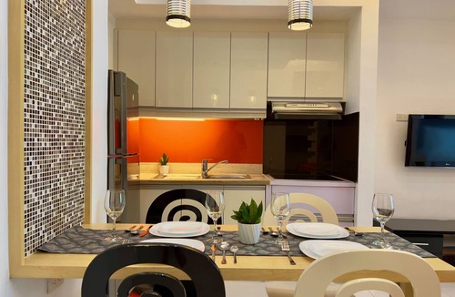Legazpi Village Condo | Parkview Spacious 1BR w/Balcony near Greenbelt Mall Makati City