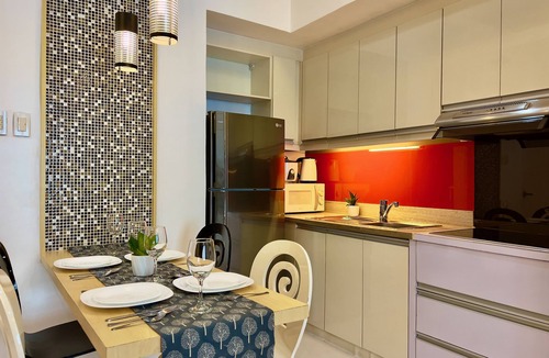Legazpi Village Condo | Parkview Spacious 1BR w/Balcony near Greenbelt Mall Makati City
