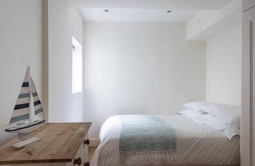 Fulham Apartment | Parkville Road Apartment