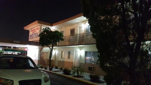 Ludlam Hotel | Parkway Inn