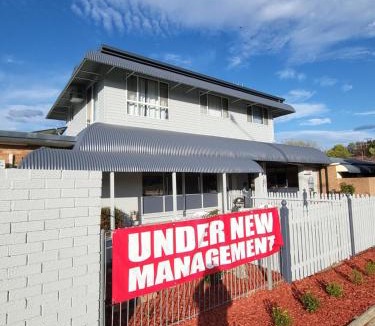 Queanbeyan Hotel | Parkway Motel