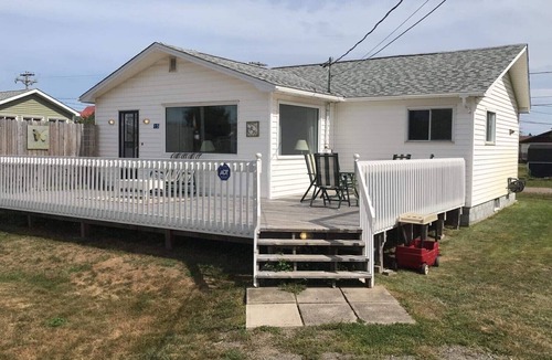 Pointe-du-Chene House | Parlee Beach Cottage for Rent. 3 Min Walk to Beach