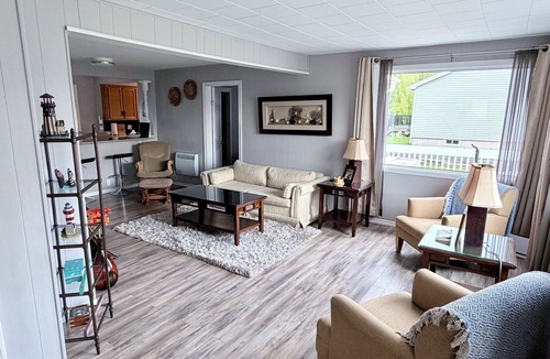 Pointe-du-Chene House | Parlee Beach Cottage for Rent. 3 Min Walk to Beach