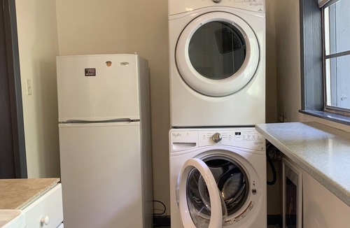 Historic District - North Apartment | Parlor Apartment on Abercorn: Facing Colonial Park