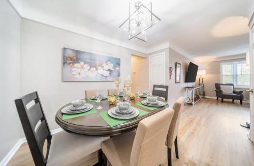 Parma House | Parma 3 bed 2 bath, king bed