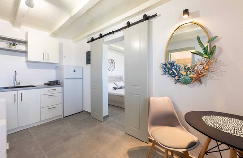 Chrissi Akti Apartment | Paros Beach Studio Casa Costa Oro, 300m from Golden Beach (1BR 1BA)