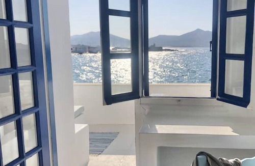 Naousa Apartment | Paros seafront studios Casa Phorkys with view of the sea + the Old Venetian Port