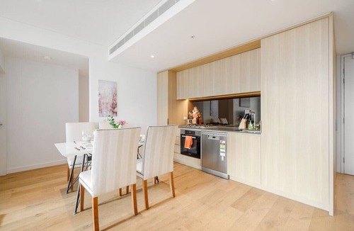 Parramatta House | Parramatta 2br Apt Near Train Shopping Center