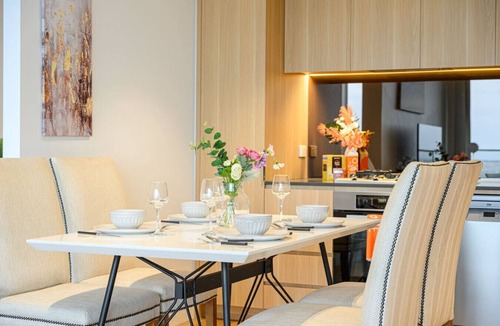 Parramatta House | Parramatta 2br Apt Near Train Shopping Center