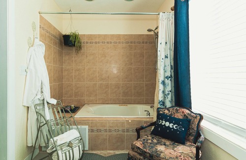 Yelm Bed & Breakfast | Parrish Room at BNB