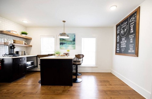 Clarkston Condo | Parsonage and Main Street Suite - Millpond Inn