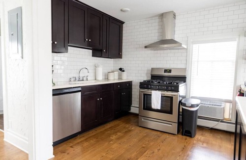 Clarkston Condo | Parsonage and Main Street Suite - Millpond Inn