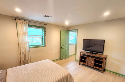 Mount Vernon House | Partial Basement with private kitchen, Bathroom , washer Dryer & walk-in closet!