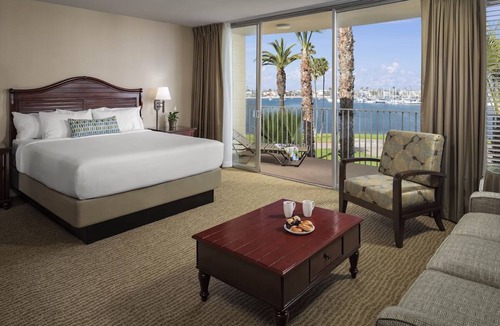 Central Mission Beach Hostel | Partial Bay View Studio King, Bahia Resort, Spa and Heated Pool, Near SeaWorld