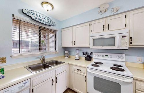 Gulf Shores Condo | Partial lagoon-view charming condo with beach access minutes away