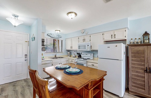 Gulf Shores Condo | Partial lagoon-view charming condo with beach access minutes away