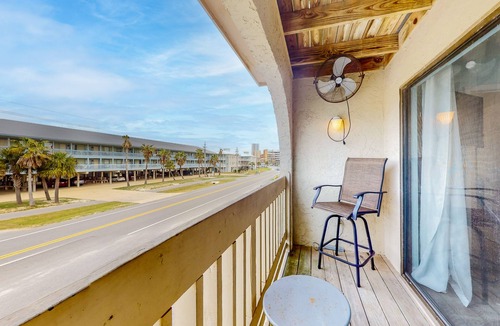 Gulf Shores Condo | Partial lagoon-view charming condo with beach access minutes away