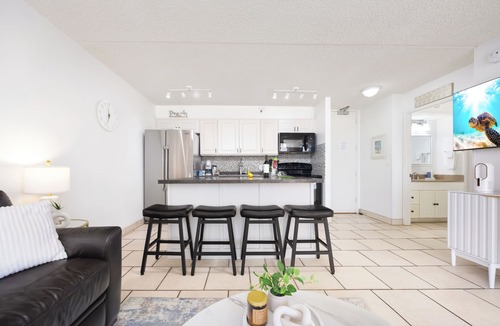 Waikiki Apartment | Partial Ocean View Condo with King or Queen Bed and Parking