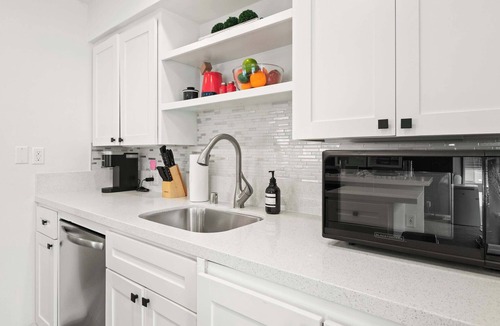 Village of La Jolla Condo | Partial ocean views, A/C, steps to tide pools
