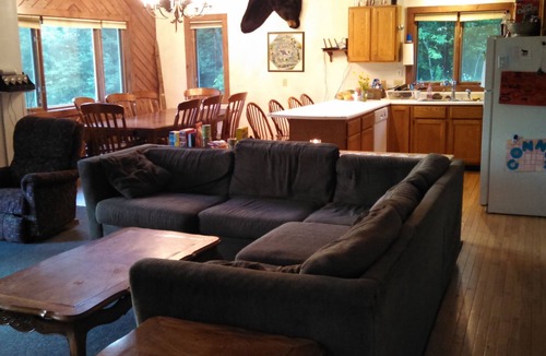 West Dover House | Partridge Run Ski House Hot Tub! 3/20 Reggaefest Winter Specials. Reach out!