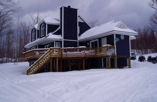 West Dover House | Partridge Run Ski House Hot Tub! 3/20 Reggaefest Winter Specials. Reach out!