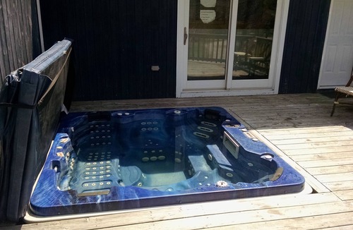 West Dover House | Partridge Run Ski House Hot Tub! 3/20 Reggaefest Winter Specials. Reach out!