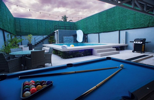 Jaco House | Party Villa with Pool, Walk to Clubs