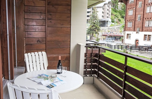 Zermatt Apartment | Pasadena by Interhome