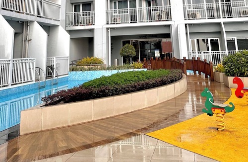 Pasay Condo | PASAY MOA SMDC BREEZE RESIDENCES NEAR PICC AIRPORT WORLD TRADE POOL WIFI MANILA