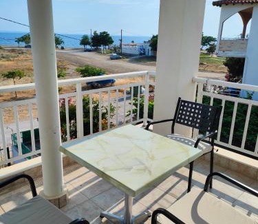 Psakoudia Apartment | Paschalia sea view studios