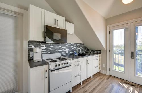 Pasco House | Pasco Condo w/Columbia River Views + Hot Tub