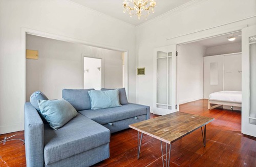 Pascoe Vale South House | Pascoe Vale Stay | 2BR Home w/Parking & Yard