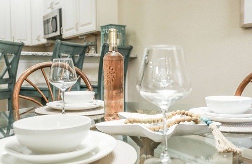 Biggar House | Paseo resort townhouse w/pool access & balcony