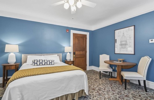 Springfield Hotel | Pasfield House - Historic Mansion: Capital Suite