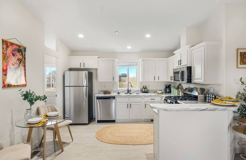 Paso Robles House | Paso Robles Wine Country Hillside + Panoramic Views + Covered Patio Dining