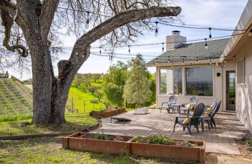 Paso Robles Villa | Paso Robles Wine Country Stay, Pool and Views