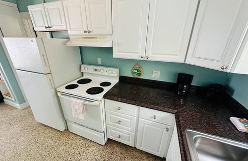 Pass-a-Grille Cabin | Pass-A-Grille St Pete Beach Bungalows Parking Wi-Fi