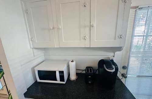 Pass-a-Grille Cabin | Pass-A-Grille St Pete Beach Bungalows Parking Wi-Fi