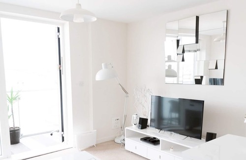 Partick Apartment | Pass the Keys | Bright, Modern 1bedroom Apartment Glasgow Harbour