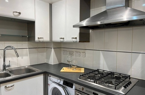 Edgware Apartment | Pass the Keys | Central 2 Bed flat in Edgeware with Parking