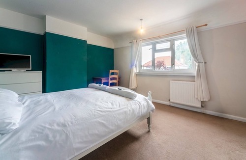 Richmond-upon-Thames House | Pass the Keys | Comfortable 2bedroom home with free parking