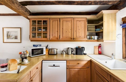 Mickleton House | Pass the Keys | Dara Cottage | 16th Century Thatched Cottage