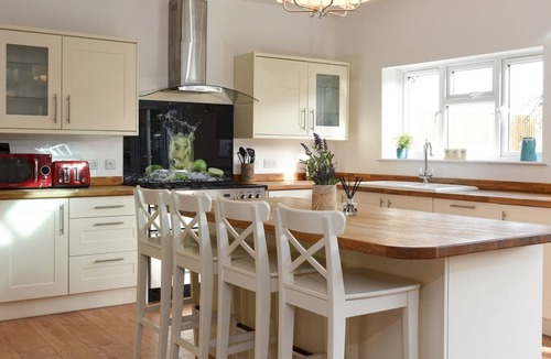 Waterlooville House | Pass the Keys | Huge 4bed - Sleeps 8 - Great Access To South Coast