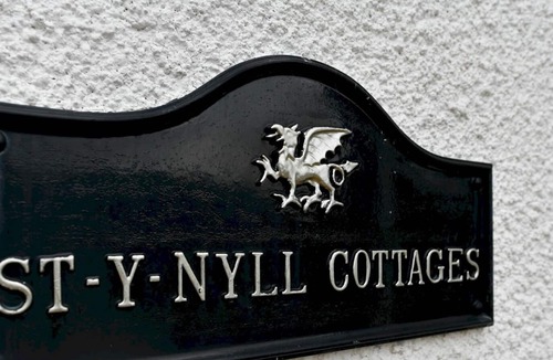 Nantgarw House | Pass the Keys | Spacious 5 bedroom home in beautiful location