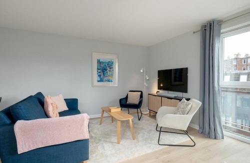 Tollcross Apartment | Pass the Keys Spacious Bright Modern Edinburgh City Flat