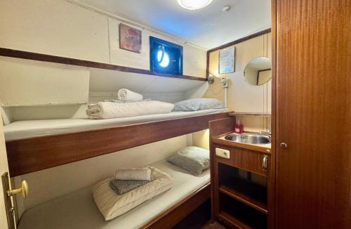 Nieuwmarkt en Lastage Boat Rental | Passengership Avanti
