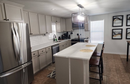 Breckenridge House | Passing through/visiting family/doing business &need your own space? Stay Here!